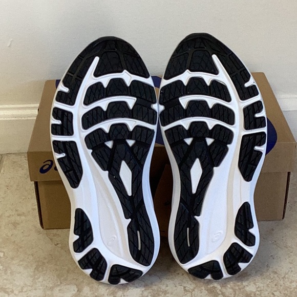 Women’s Asics GT-2000 13 - Picture 4 of 4